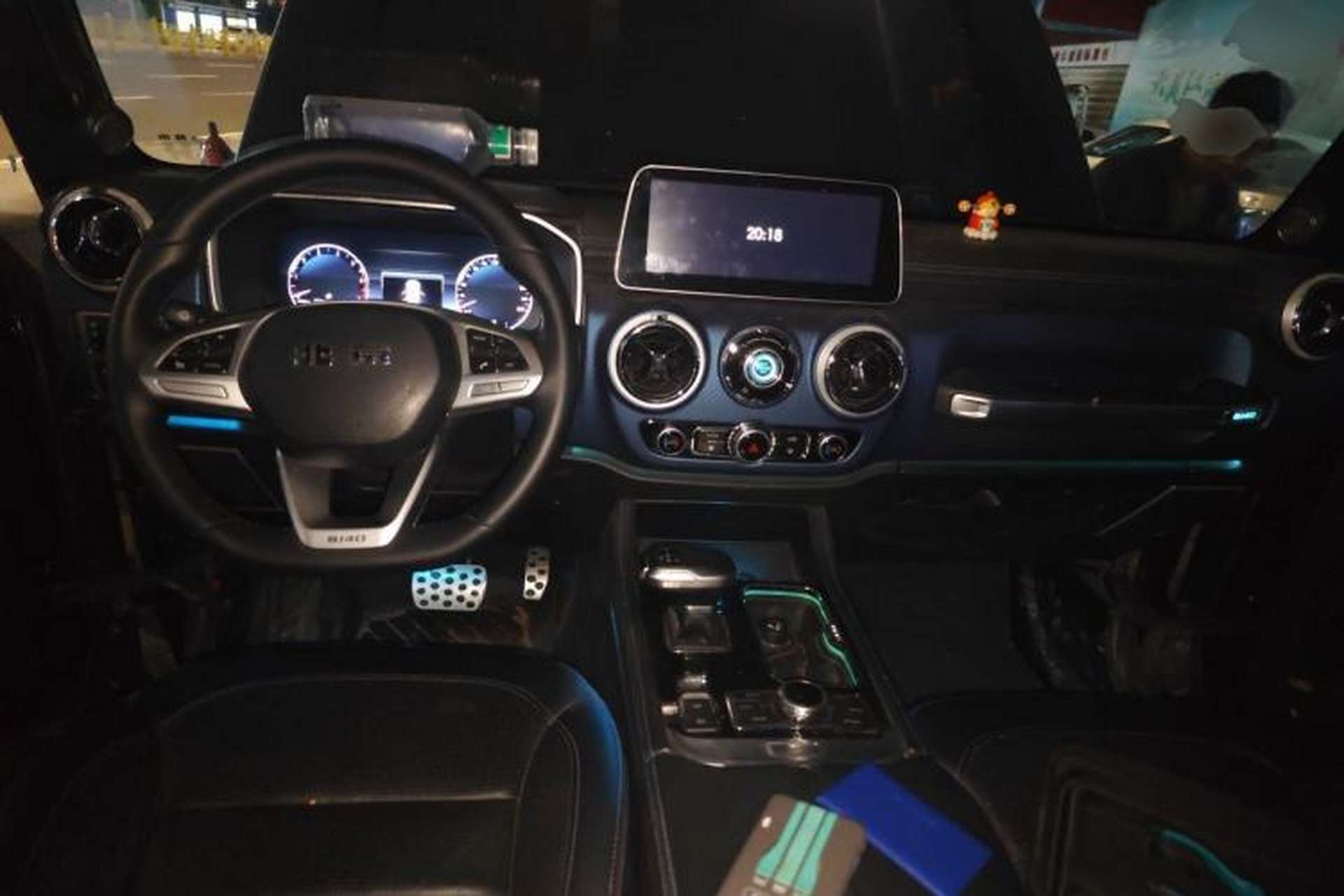 Used BAIC Off-Road BJ40 2020 2.0T Automatic Four-Wheel Drive Urban Hunter Edition Chivalrous Type Center Console