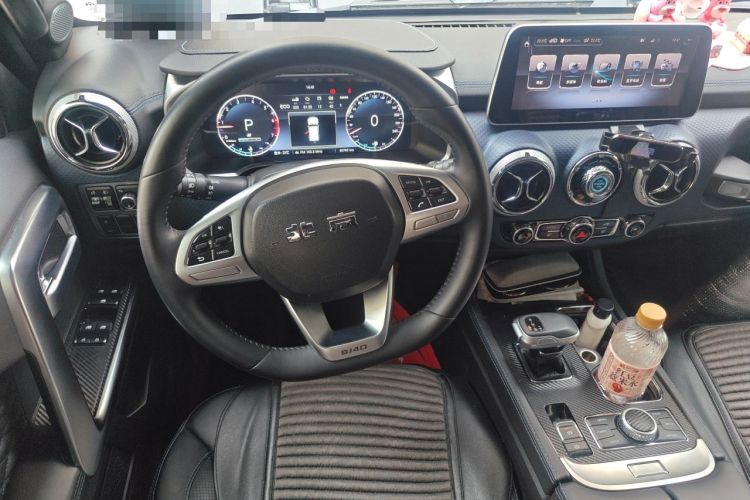 Used BAIC Off-Road BJ40 2020 2.0T Automatic Four-Wheel Drive Urban Hunter Edition Chivalrous Type Center Console
