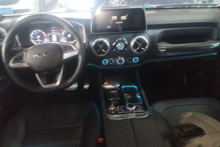 Used BAIC Off-Road BJ40 2020 2.0T Automatic Four-Wheel Drive Urban Hunter Edition Chivalrous Type Center Console