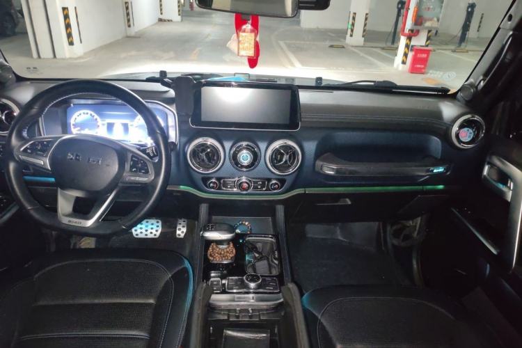 Used BAIC Off-Road BJ40 2020 2.0T Automatic Four-Wheel Drive Urban Hunter Edition Chivalrous Type Center Console