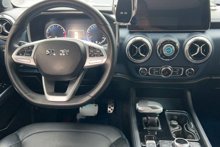 Used BAIC Off-Road BJ40 2020 2.0T Automatic Four-Wheel Drive Urban Hunter Edition Chivalrous Type Center Console