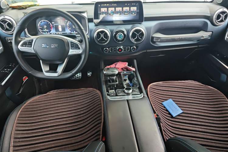 Used BAIC Off-Road BJ40 2020 2.0T Automatic Four-Wheel Drive Urban Hunter Edition Chivalrous Type Center Console
