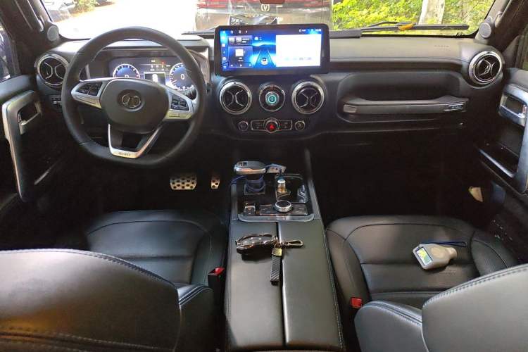 Used BAIC Off-Road BJ40 2020 2.0T Automatic Four-Wheel Drive Urban Hunter Edition Chivalrous Type Center Console