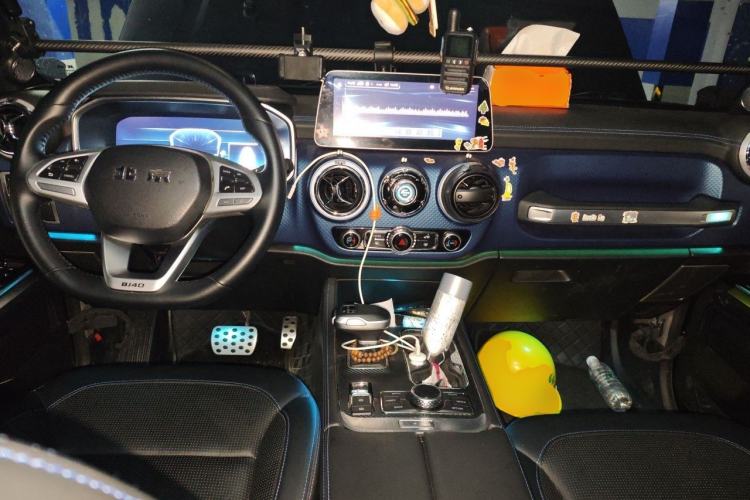 Used BAIC Off-Road BJ40 2020 2.0T Automatic Four-Wheel Drive Urban Hunter Edition Chivalrous Type Center Console