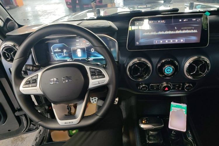 Used BAIC Off-Road BJ40 2020 2.0T Automatic Two-Wheel Drive Urban Hunter Edition Chivalrous Type Center Console