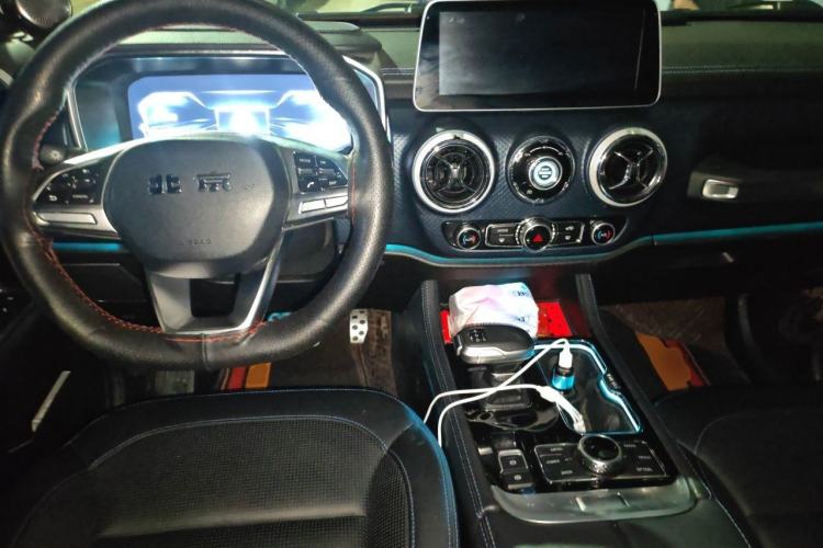Used BAIC Off-Road BJ40 2020 2.0T Automatic Four-Wheel Drive Urban Hunter Edition Chivalrous Type Center Console