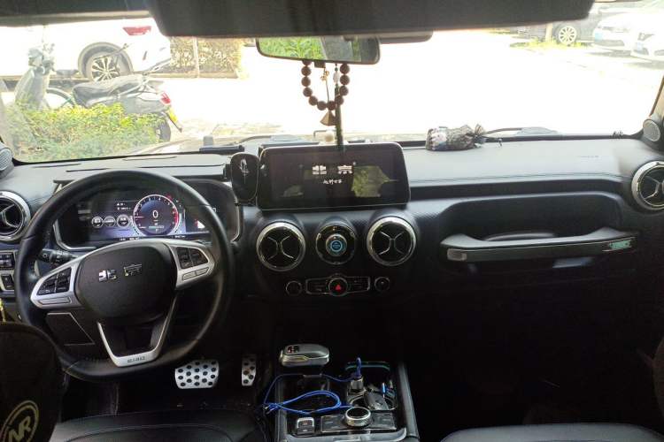 Used BAIC Off-Road BJ40 2020 2.0T Automatic Four-Wheel Drive Urban Hunter Edition Chivalrous Type Center Console