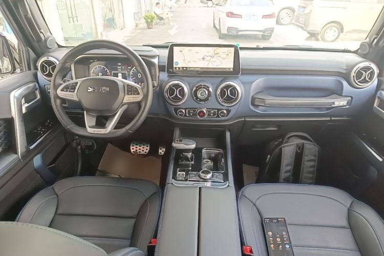 Used BAIC Off-Road BJ40 2020 2.0T Automatic Four-Wheel Drive Urban Hunter Edition Chivalrous Type Center Console