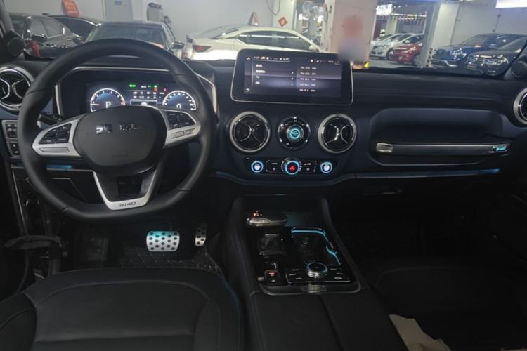 Used BAIC Off-Road BJ40 2020 2.0T Automatic Four-Wheel Drive Urban Hunter Edition Chivalrous Type Center Console