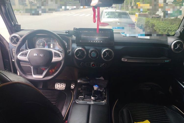 Used BAIC Off-Road BJ40 2020 2.0T Automatic Four-Wheel Drive Urban Hunter Edition Chivalrous Type Center Console