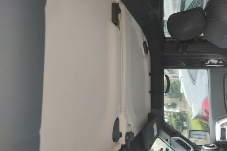 Used BAIC Off-Road BJ40 2020 2.0T Automatic Four-Wheel Drive Urban Hunter Edition Chivalrous Type Center Console
