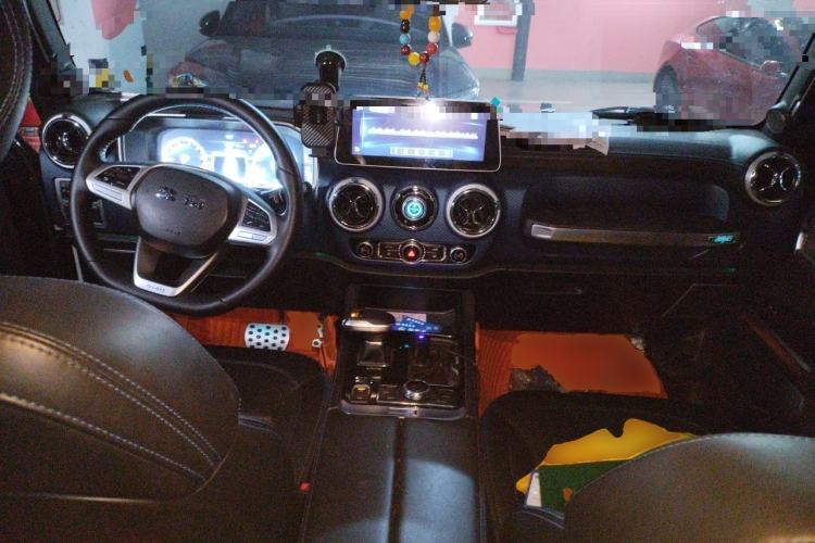 Used BAIC Off-Road BJ40 2020 2.0T Automatic Four-Wheel Drive Urban Hunter Edition Chivalrous Type Center Console