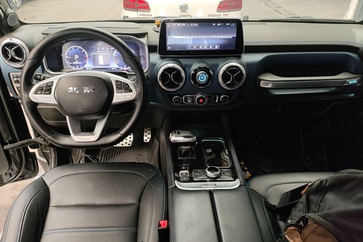 Used BAIC Off-Road BJ40 2020 2.0T Automatic Four-Wheel Drive Urban Hunter Edition Chivalrous Type Center Console