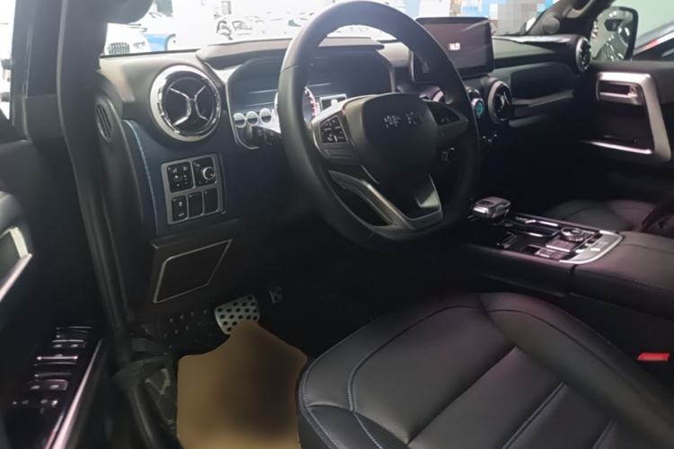 Used BAIC Off-Road BJ40 2020 2.0T Automatic Four-Wheel Drive Urban Hunter Edition Chivalrous Type Center Console
