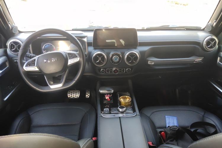 Used BAIC Off-Road BJ40 2020 2.0T Automatic Four-Wheel Drive Urban Hunter Edition Chivalrous Type Center Console
