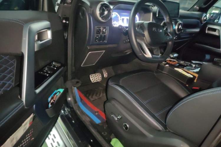 Used BAIC Off-Road BJ40 2020 2.0T Automatic Four-Wheel Drive Urban Hunter Edition Chivalrous Type Driver Seat