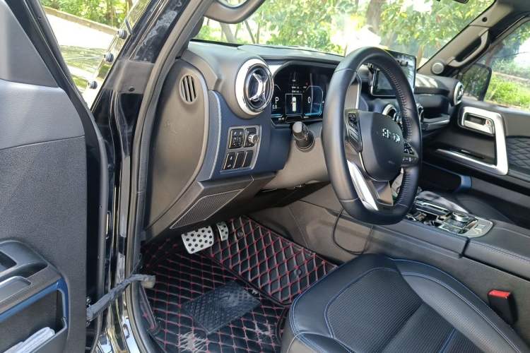 Used BAIC Off-Road BJ40 2020 2.0T Automatic Four-Wheel Drive Urban Hunter Edition Chivalrous Type Driver Seat