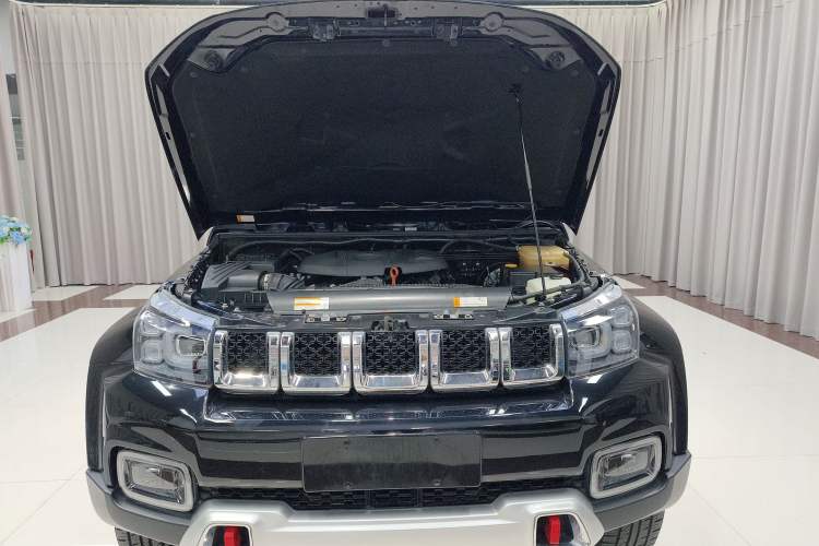 Used BAIC Off-Road BJ40 2020 2.0T Automatic Four-Wheel Drive Urban Hunter Edition Chivalrous Type Engine Bay