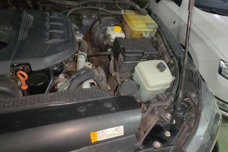 Used BAIC Off-Road BJ40 2020 2.0T Automatic Four-Wheel Drive Urban Hunter Edition Chivalrous Type Engine Bay Left