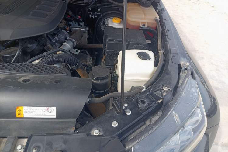 Used BAIC Off-Road BJ40 2020 2.0T Automatic Four-Wheel Drive Urban Hunter Edition Chivalrous Type Engine Bay Left