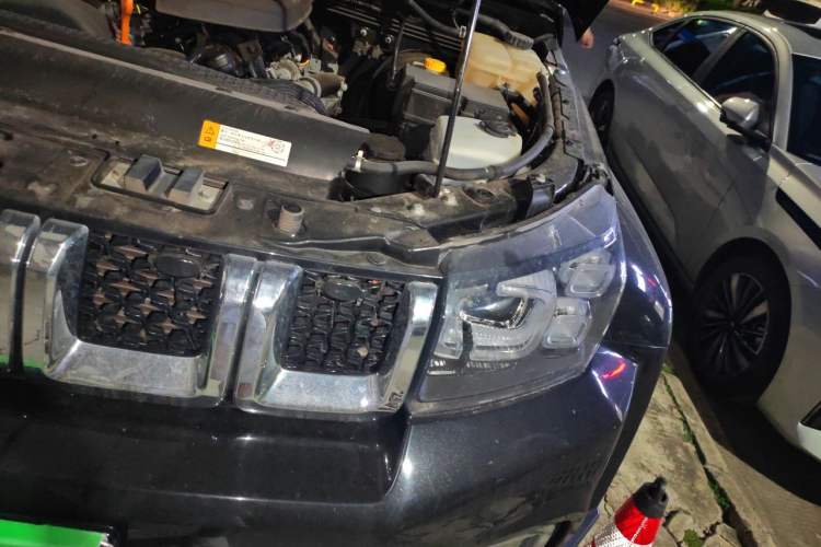 Used BAIC Off-Road BJ40 2020 2.0T Automatic Four-Wheel Drive Urban Hunter Edition Chivalrous Type Engine Bay Left