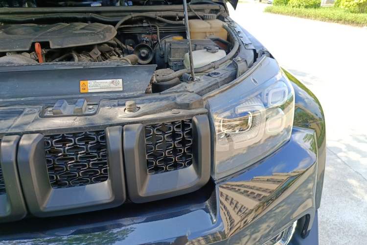 Used BAIC Off-Road BJ40 2020 2.0T Automatic Four-Wheel Drive Urban Hunter Edition Chivalrous Type Engine Bay Left