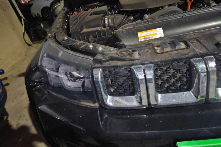Used BAIC Off-Road BJ40 2020 2.0T Automatic Four-Wheel Drive Urban Hunter Edition Chivalrous Type Engine Bay Right