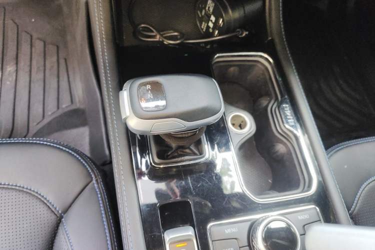 Used BAIC Off-Road BJ40 2020 2.0T Automatic Four-Wheel Drive Urban Hunter Edition Chivalrous Type Gear Lever