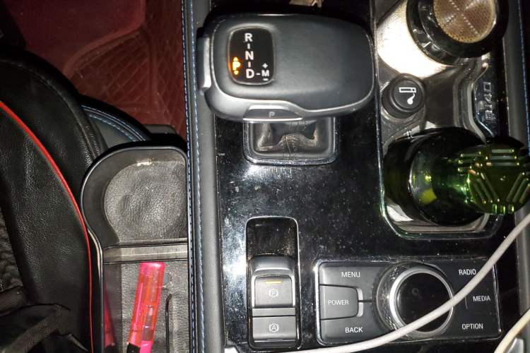 Used BAIC Off-Road BJ40 2020 2.0T Automatic Four-Wheel Drive Urban Hunter Edition Chivalrous Type Gear Lever