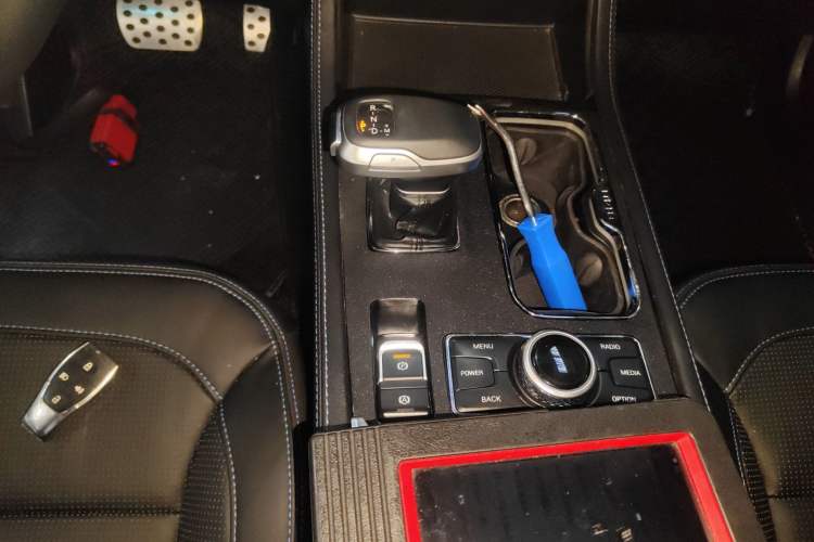 Used BAIC Off-Road BJ40 2020 2.0T Automatic Four-Wheel Drive Urban Hunter Edition Chivalrous Type Gear Lever