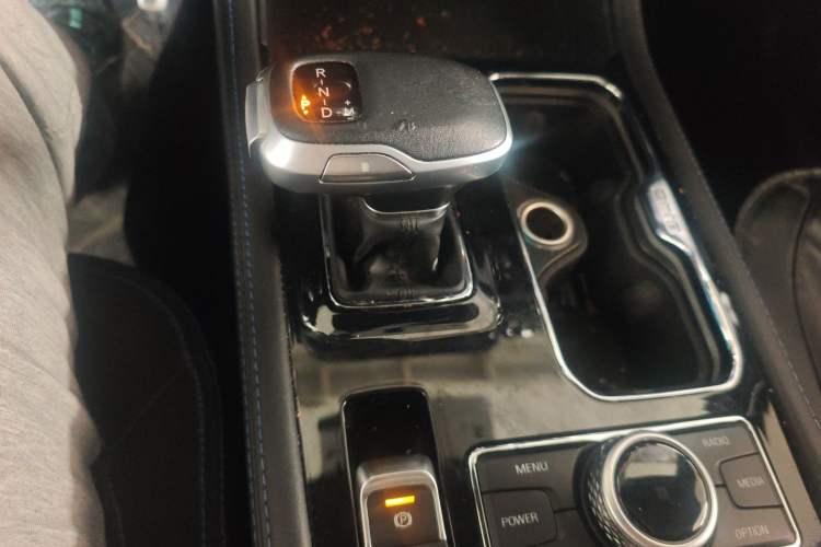 Used BAIC Off-Road BJ40 2020 2.0T Automatic Two-Wheel Drive Urban Hunter Edition Pioneer Version Gear Lever