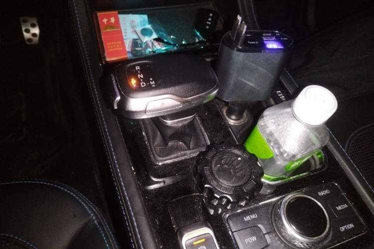 Used BAIC Off-Road BJ40 2020 2.0T Automatic Two-Wheel Drive Urban Hunter Edition Pioneer Version Gear Lever