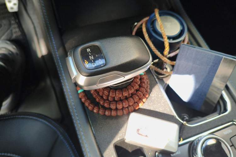 Used BAIC Off-Road BJ40 2020 2.0T Automatic Four-Wheel Drive Urban Hunter Edition Chivalrous Type Gear Lever