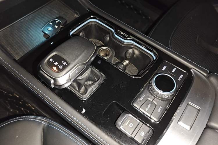 Used BAIC Off-Road BJ40 2020 2.0T Automatic Four-Wheel Drive Urban Hunter Edition Chivalrous Type Gear Lever