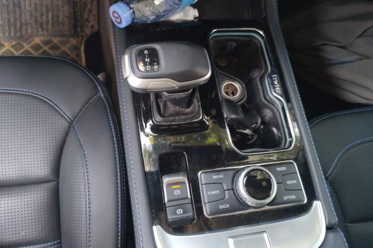 Used BAIC Off-Road BJ40 2020 2.0T Automatic Four-Wheel Drive Urban Hunter Edition Chivalrous Type Gear Lever