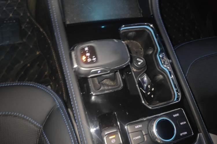 Used BAIC Off-Road BJ40 2020 2.0T Automatic Four-Wheel Drive Urban Hunter Edition Chivalrous Type Gear Lever