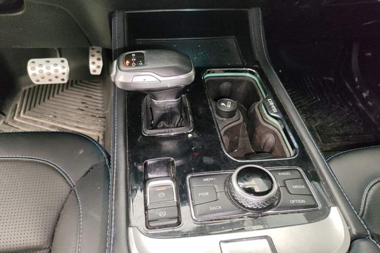 Used BAIC Off-Road BJ40 2020 2.0T Automatic Four-Wheel Drive Urban Hunter Edition Chivalrous Type Gear Lever