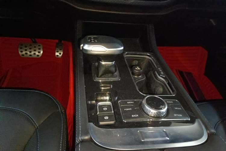 Used BAIC Off-Road BJ40 2020 2.0T Automatic Four-Wheel Drive Urban Hunter Edition Chivalrous Type Gear Lever