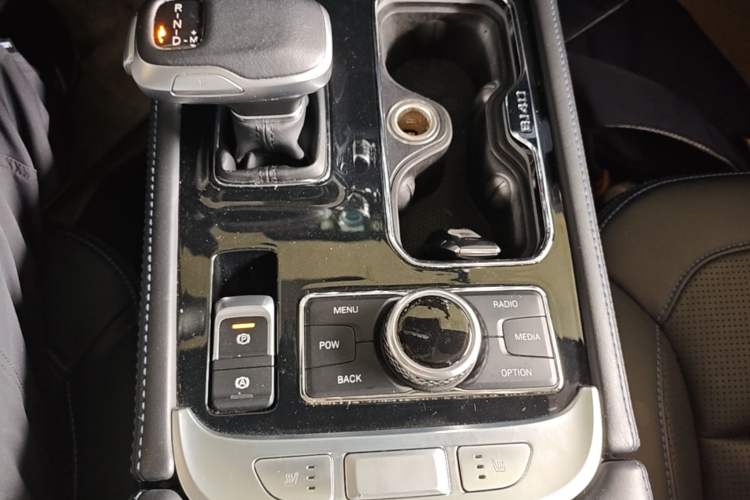 Used BAIC Off-Road BJ40 2020 2.0T Automatic Four-Wheel Drive Urban Hunter Edition Prestige Version Gear Lever