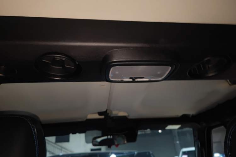 Used BAIC Off-Road BJ40 2020 2.0T Automatic Four-Wheel Drive Urban Hunter Edition Chivalrous Type Headliner