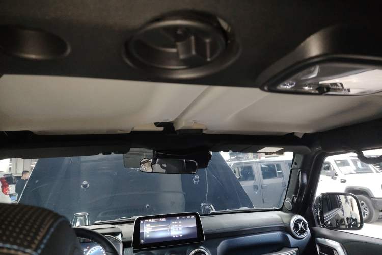 Used BAIC Off-Road BJ40 2020 2.0T Automatic Four-Wheel Drive Urban Hunter Edition Chivalrous Type Headliner