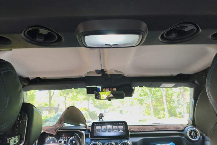 Used BAIC Off-Road BJ40 2020 2.0T Automatic Four-Wheel Drive Urban Hunter Edition Chivalrous Type Headliner