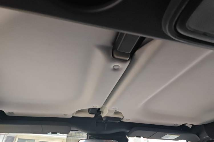 Used BAIC Off-Road BJ40 2020 2.0T Automatic Four-Wheel Drive Urban Hunter Edition Chivalrous Type Headliner