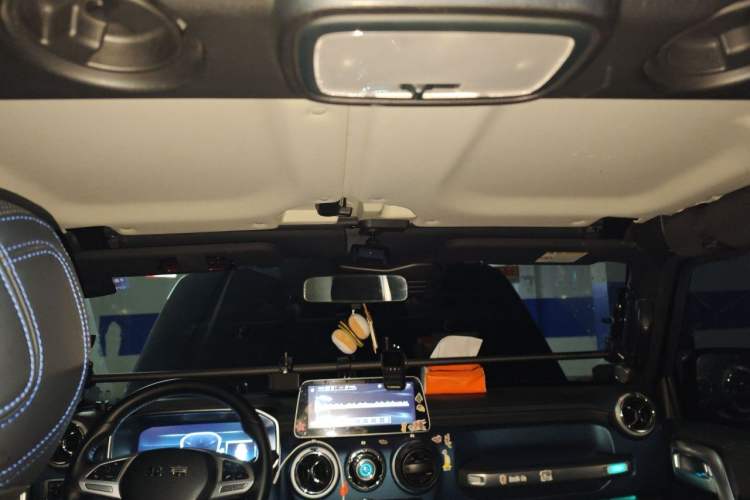 Used BAIC Off-Road BJ40 2020 2.0T Automatic Four-Wheel Drive Urban Hunter Edition Chivalrous Type Headliner