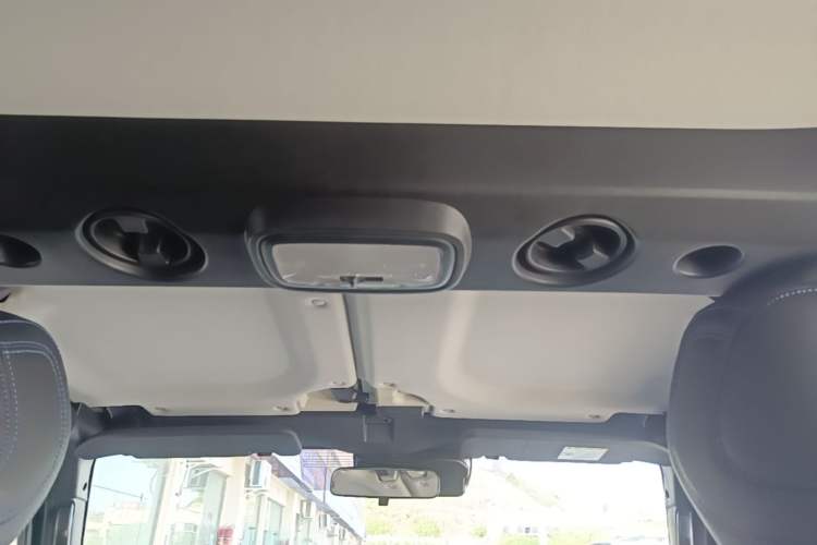 Used BAIC Off-Road BJ40 2020 2.0T Automatic Four-Wheel Drive Urban Hunter Edition Chivalrous Type Headliner