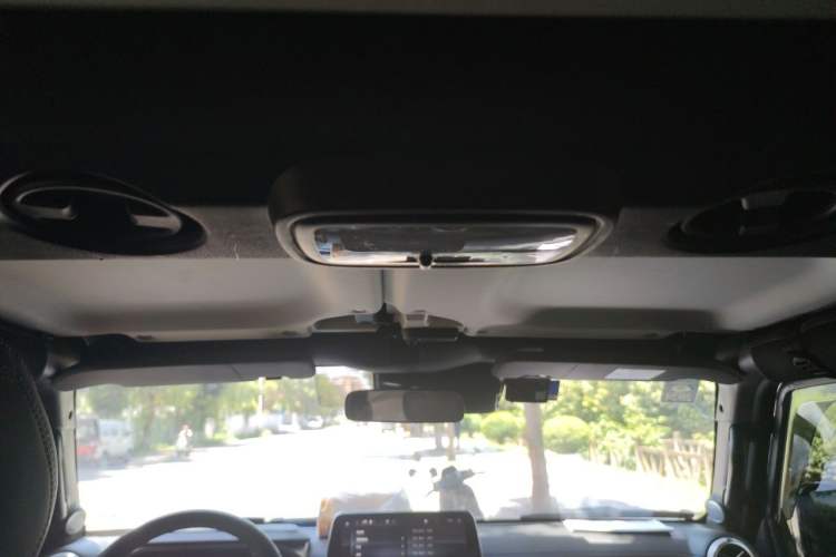 Used BAIC Off-Road BJ40 2020 2.0T Automatic Four-Wheel Drive Urban Hunter Edition Chivalrous Type Headliner