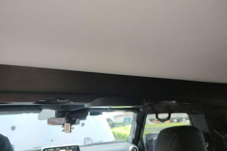 Used BAIC Off-Road BJ40 2020 2.0T Automatic Four-Wheel Drive Urban Hunter Edition Chivalrous Type Headliner
