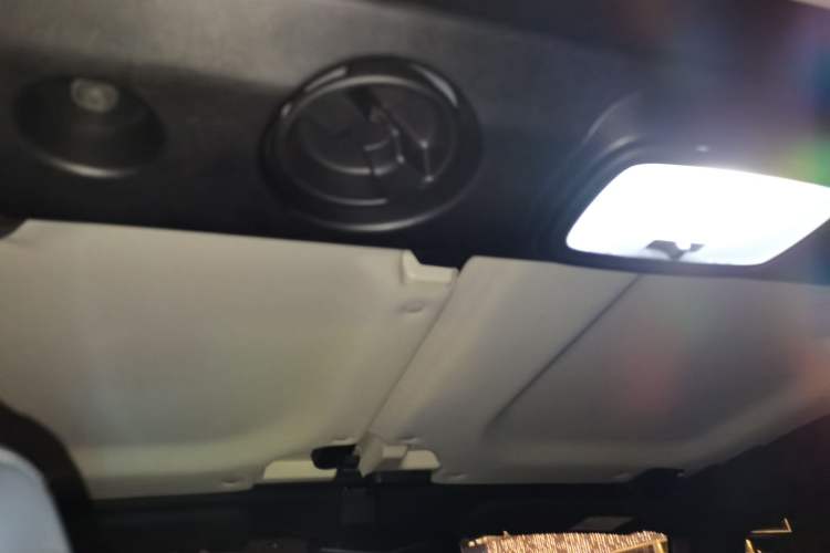 Used BAIC Off-Road BJ40 2020 2.0T Automatic Two-Wheel Drive Urban Hunter Edition Chivalrous Type Headliner