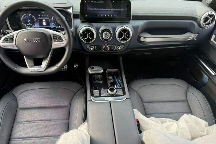 Used BAIC Off-Road BJ40 2020 2.0T Automatic Four-Wheel Drive Urban Hunter Edition Chivalrous Type Interior 2