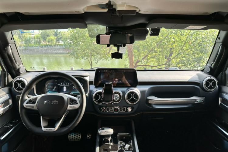 Used BAIC Off-Road BJ40 2020 2.0T Automatic Four-Wheel Drive Urban Hunter Edition Chivalrous Type Interior 4